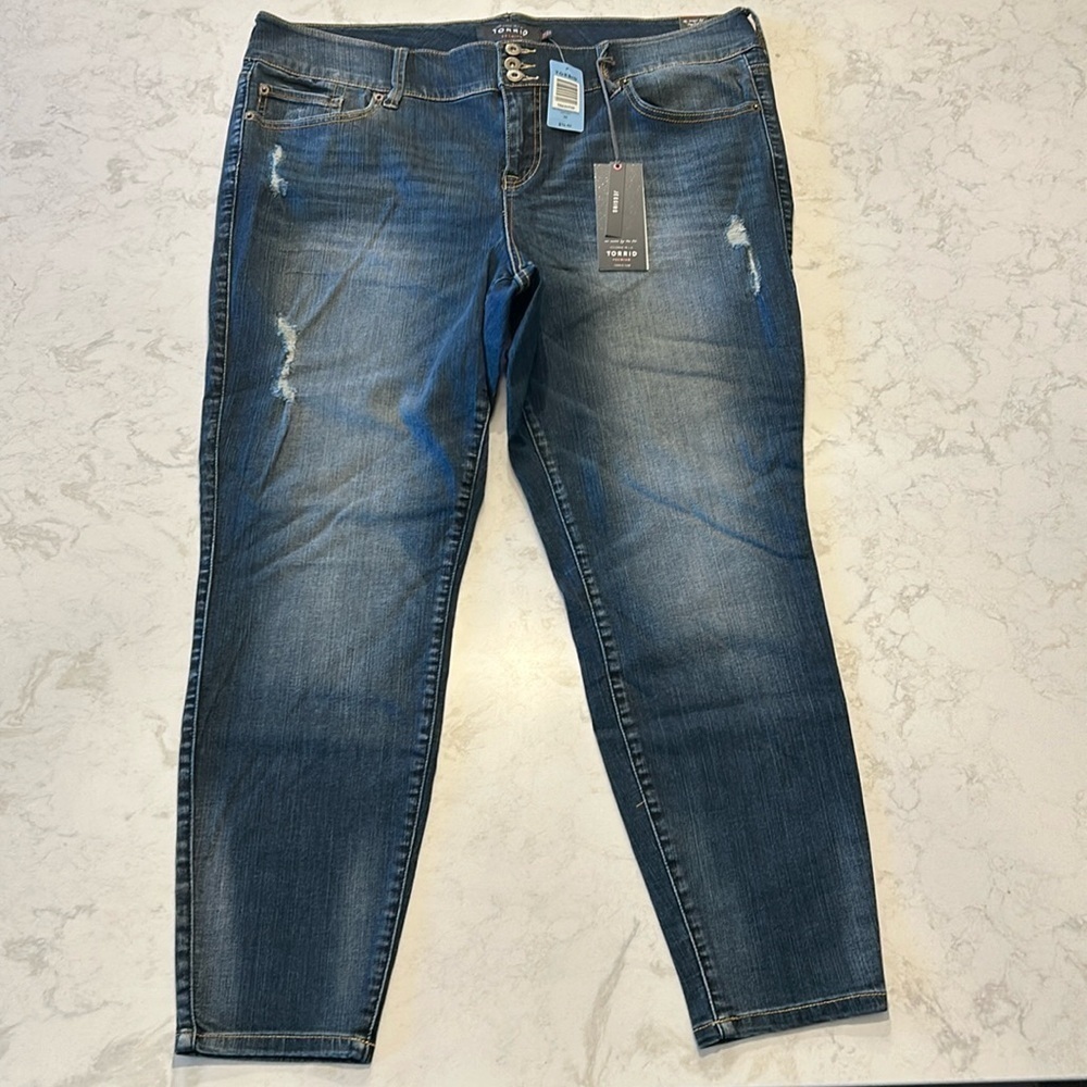 Torrid Premium Stretch Jegging Blue Spell Distressed Women’s Size 23 NWT